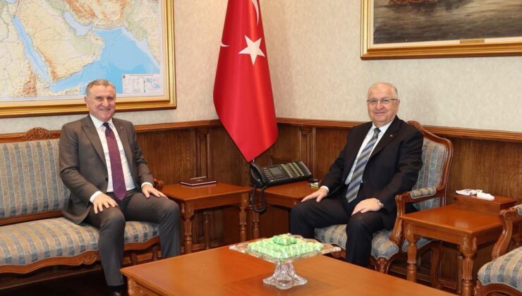 Milli Savunma Bakanı Yaşar Güler ve Gençlik ve Spor Bakanı Osman Aşkın Bak Bir Araya Geldi