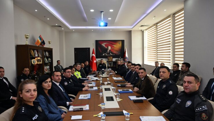 Kars Emniyet Müdürlüğü’nde Genel Değerlendirme ve Bilgilendirme Toplantısı Yapıldı