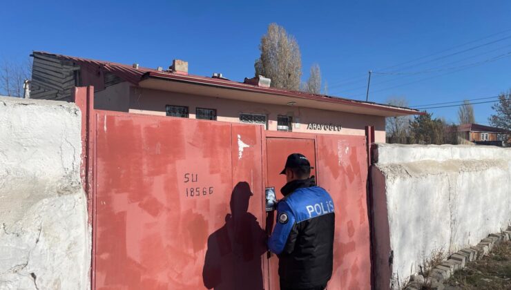 Kars Emniyeti “Sessiz Katil Karbonmonoksit” konulu broşürleri hanelerin kapılarına bıraktı