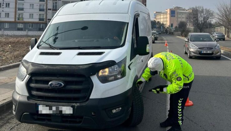 Kars’ta Kış Lastiği Denetimleri Aralıksız Devam Ediyor
