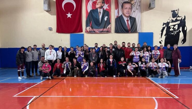 Kars’ta Okul Sporları Bilek Güreşi İl Müsabakaları Tamamlandı