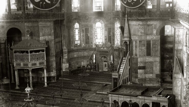 ‘Fethin Mührü: Ayasofya-i Kebîr Câmi-i Şerîfi’ Kitabı Sanatseverlerle Buluştu
