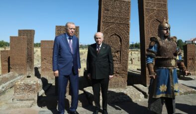 Cumhurbaşkanı Erdoğan Tarihi Selçuklu Meydan Mezarlığı’nı Ziyaret Etti